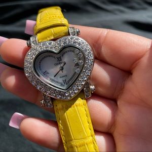 Geneva heart shaped watch (used good condition) 💛